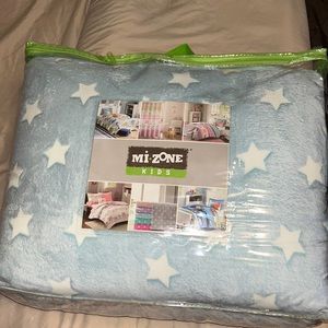 Brand new in bag 3 piece comforter set